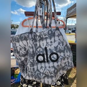 Alo yoga tie dye bag. NWT.